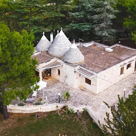 Trulli Pinnacoli Locorotondo